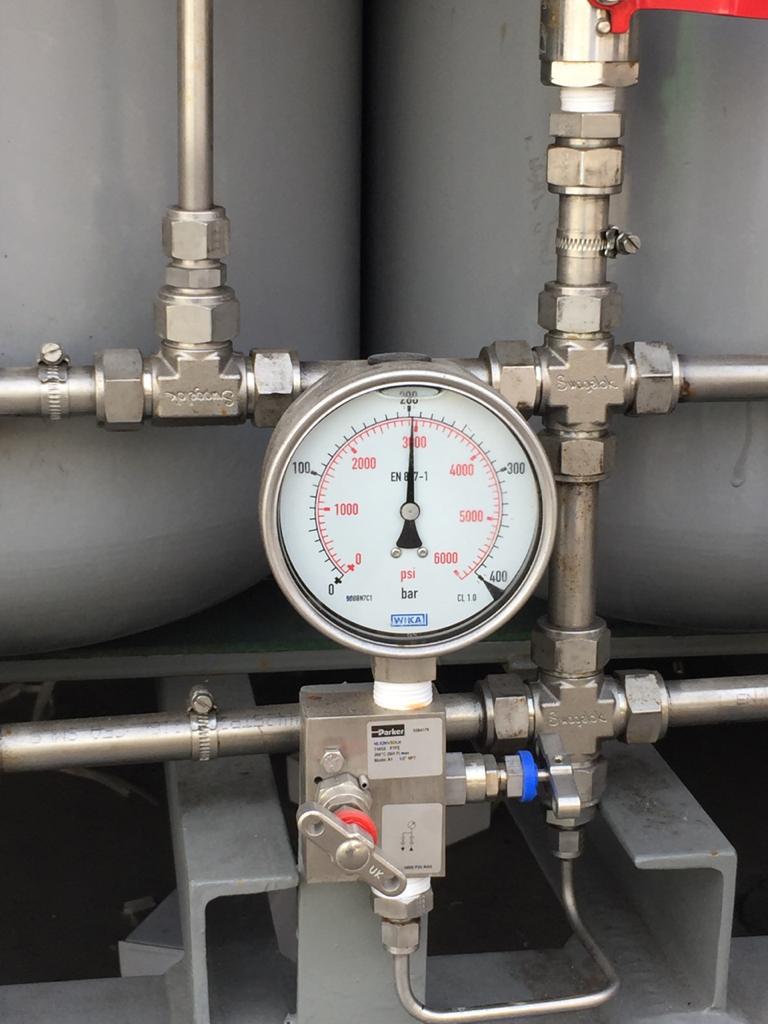 WIKA pressure gauge with piping and valve system for CNG monitoring